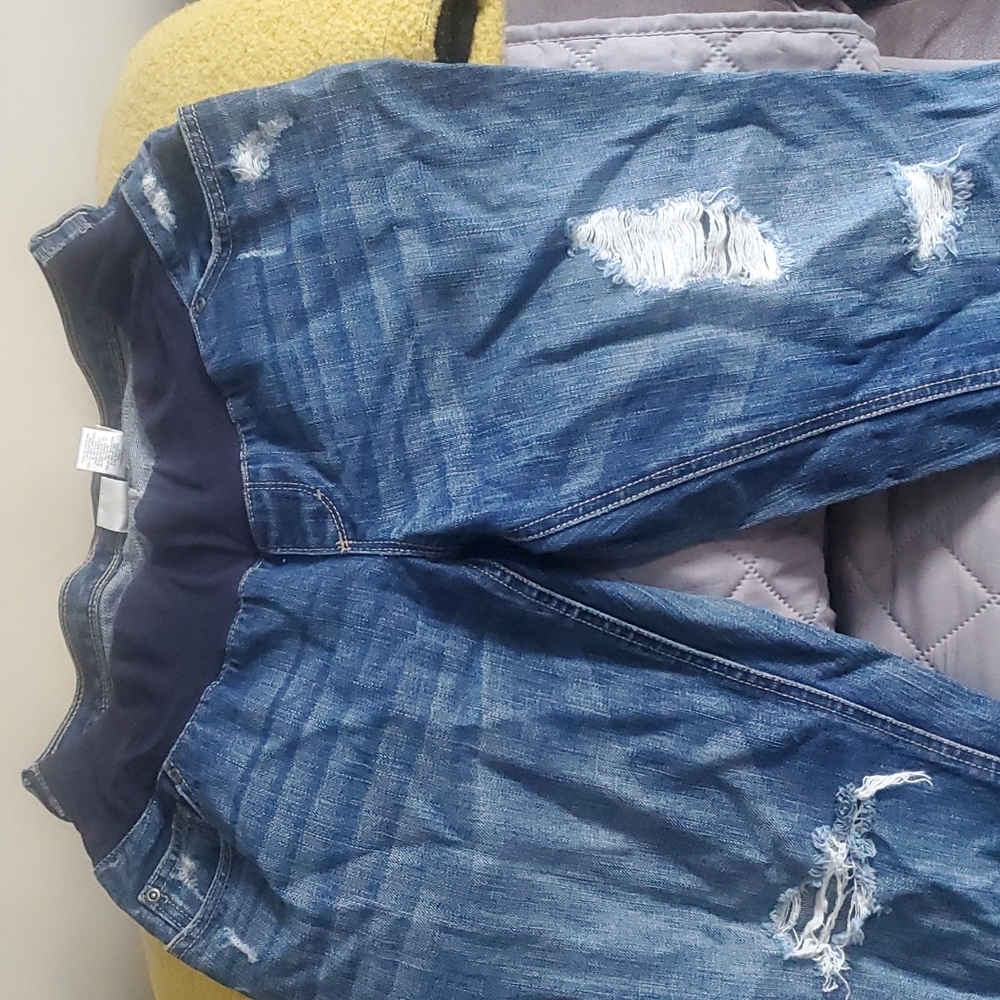 Distressed maternity jeans
